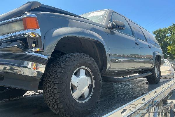 Photo of 1999 Chevrolet Suburban
