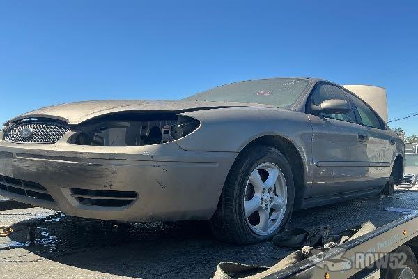 Photo of 2004 Ford Taurus