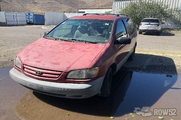 Photo of 1999 Toyota Sienna