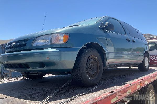 Photo of 2000 Toyota Sienna