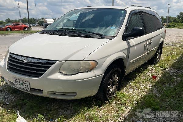 Photo of 2005 Chrysler Town & Country