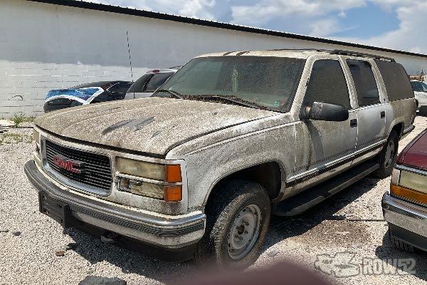 Photo of 1998 GMC Suburban