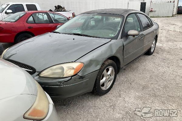 Photo of 2003 Ford Taurus