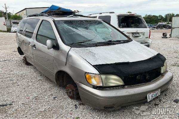 Photo of 2001 Toyota Sienna