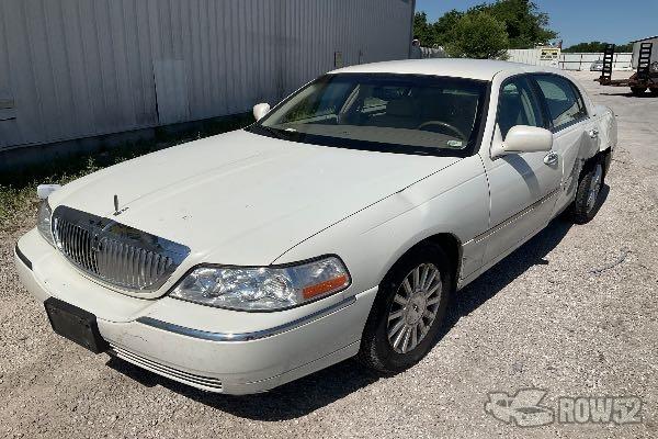 Photo of 2003 Lincoln Town Car