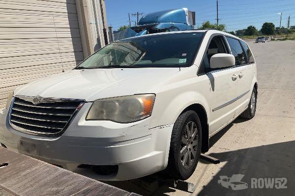 Photo of 2010 Chrysler Town & Country