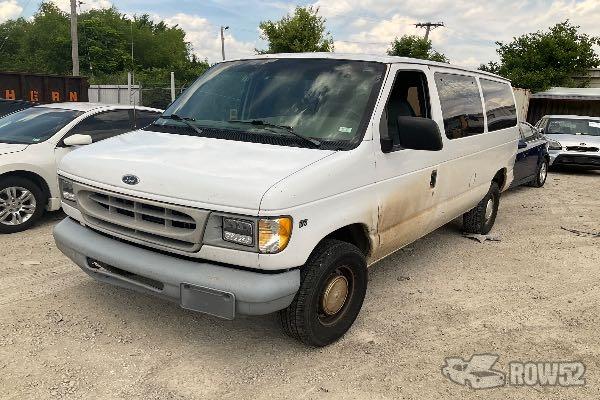Photo of 1999 Ford Econoline Wagon