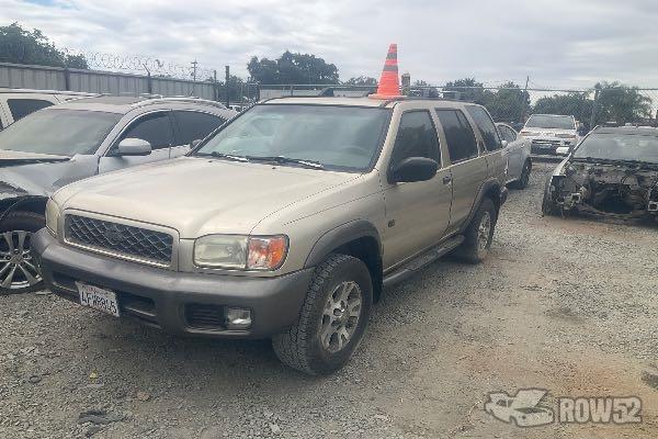 Photo of 1999 Nissan Pathfinder (1999-5)