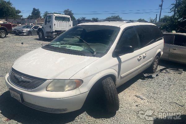 Photo of 2004 Chrysler Town & Country