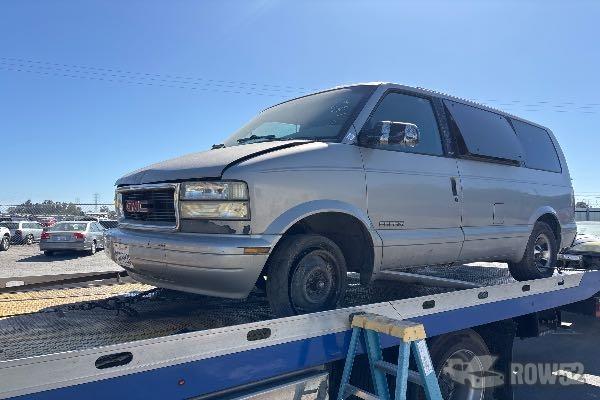 Photo of 2000 GMC Safari