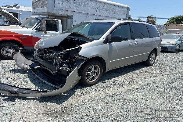 Photo of 2005 Toyota Sienna