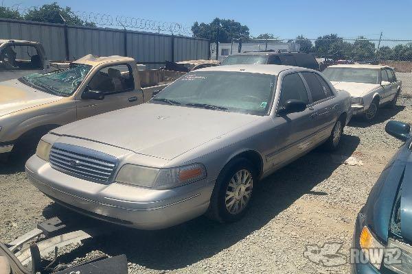 Photo of 2004 Ford Crown Victoria