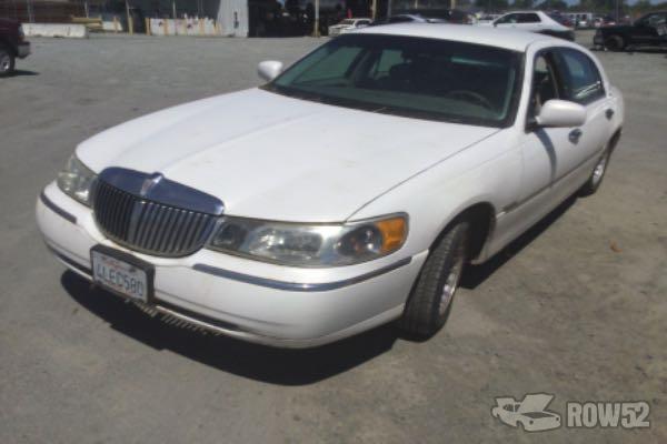 Photo of 2000 Lincoln Town Car