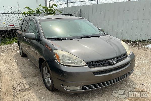 Photo of 2005 Toyota Sienna