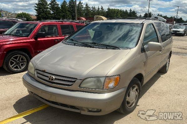 Photo of 2002 Toyota Sienna