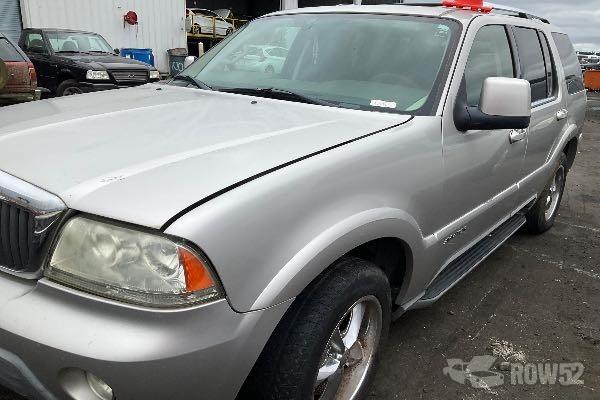 Photo of 2004 Lincoln Aviator