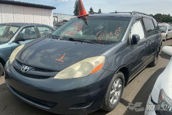 Photo of 2008 Toyota Sienna
