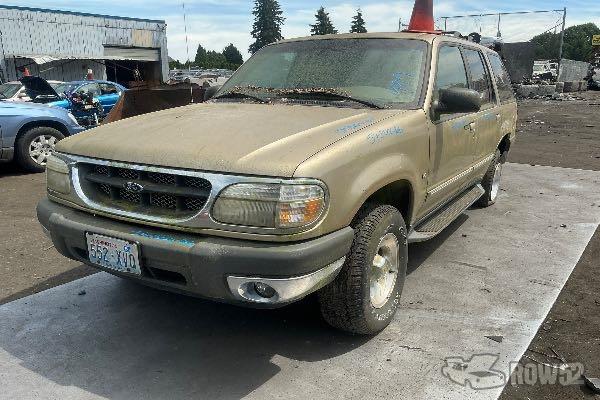 Photo of 2000 Ford Explorer