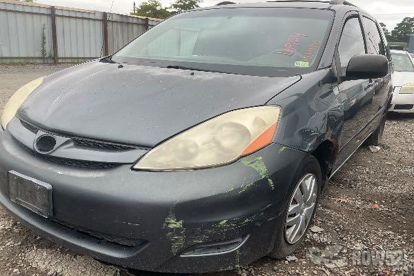 Photo of 2006 Toyota Sienna