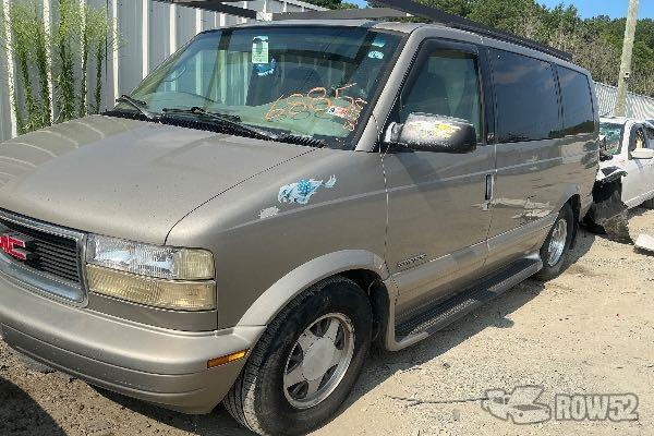 Photo of 2001 GMC Safari