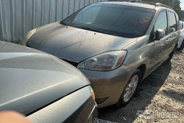 Photo of 2004 Toyota Sienna