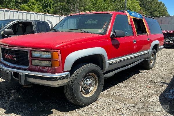 Photo of 1997 GMC Suburban