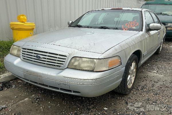 Photo of 2003 Ford Crown Victoria