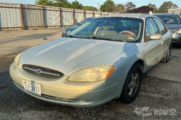 Photo of 2003 Ford Taurus