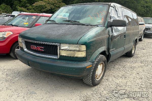 Photo of 1998 GMC Safari
