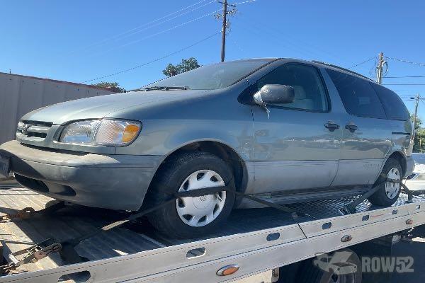 Photo of 2000 Toyota Sienna
