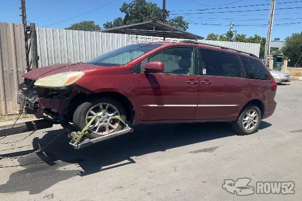 Photo of 2004 Toyota Sienna