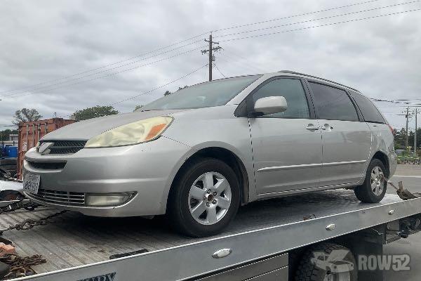 Photo of 2004 Toyota Sienna