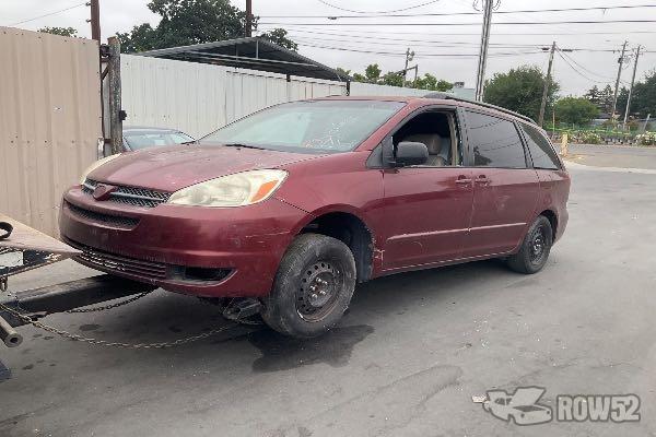 Photo of 2004 Toyota Sienna