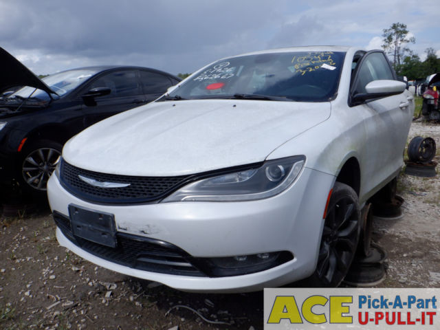 Photo of 2015 Chrysler 200