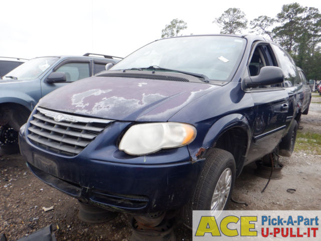 Photo of 2005 Chrysler Town And Country