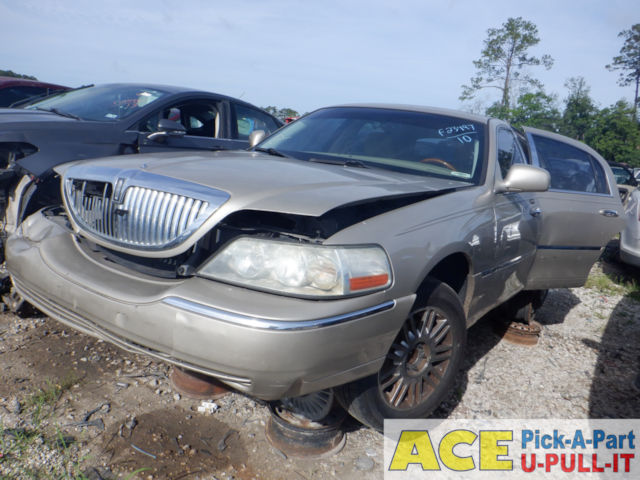 Photo of 2010 Lincoln Town Car