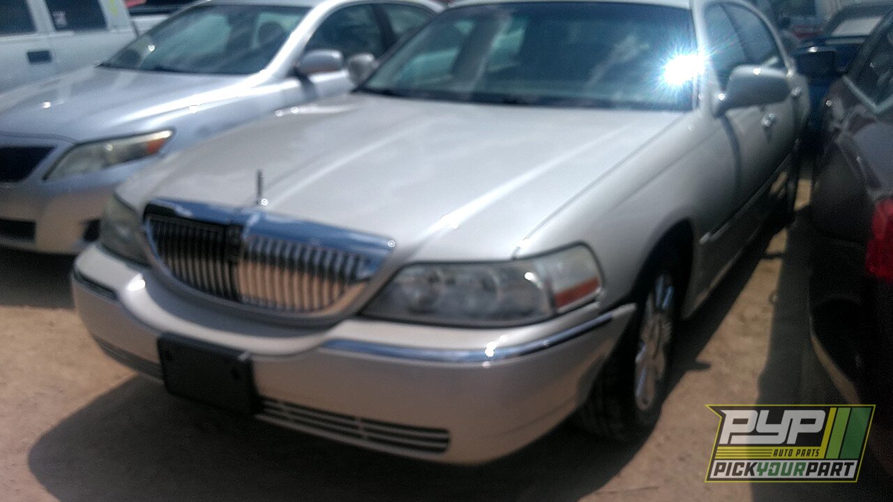 Photo of 2004 Lincoln Town Car