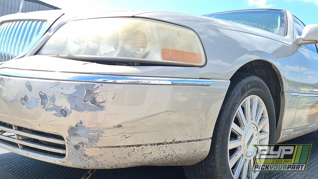 Photo of 2004 Lincoln Town Car