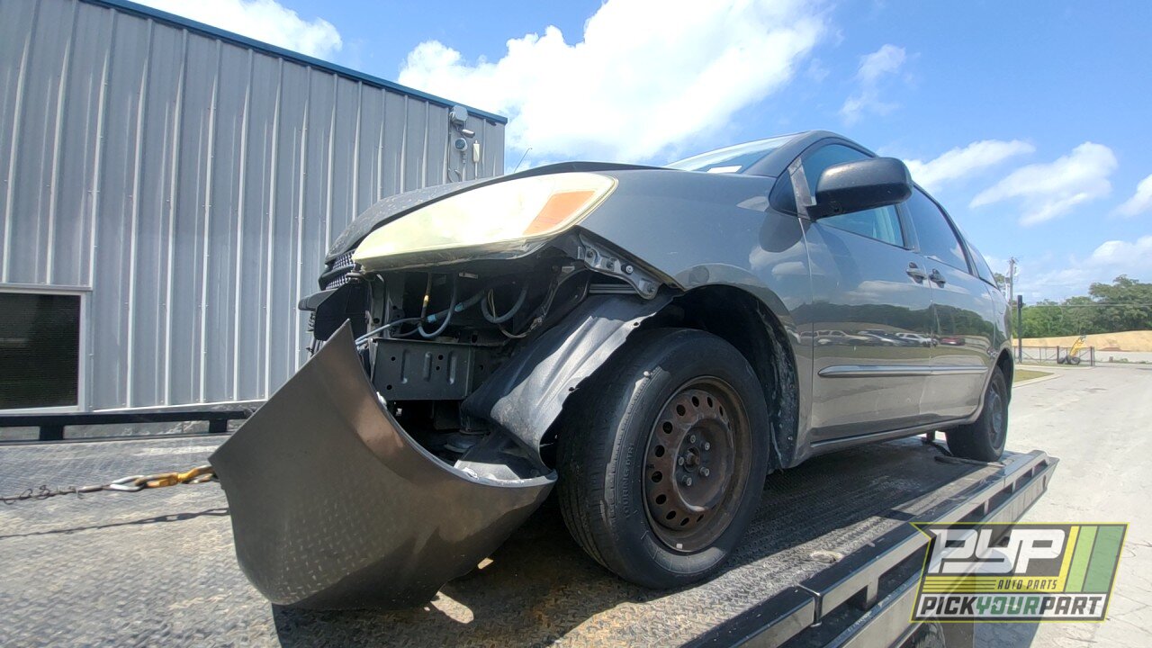 Photo of 2005 Toyota Sienna