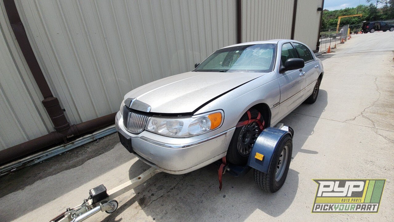 Photo of 2002 Lincoln Town Car