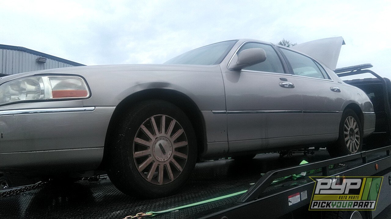 Photo of 2003 Lincoln Town Car