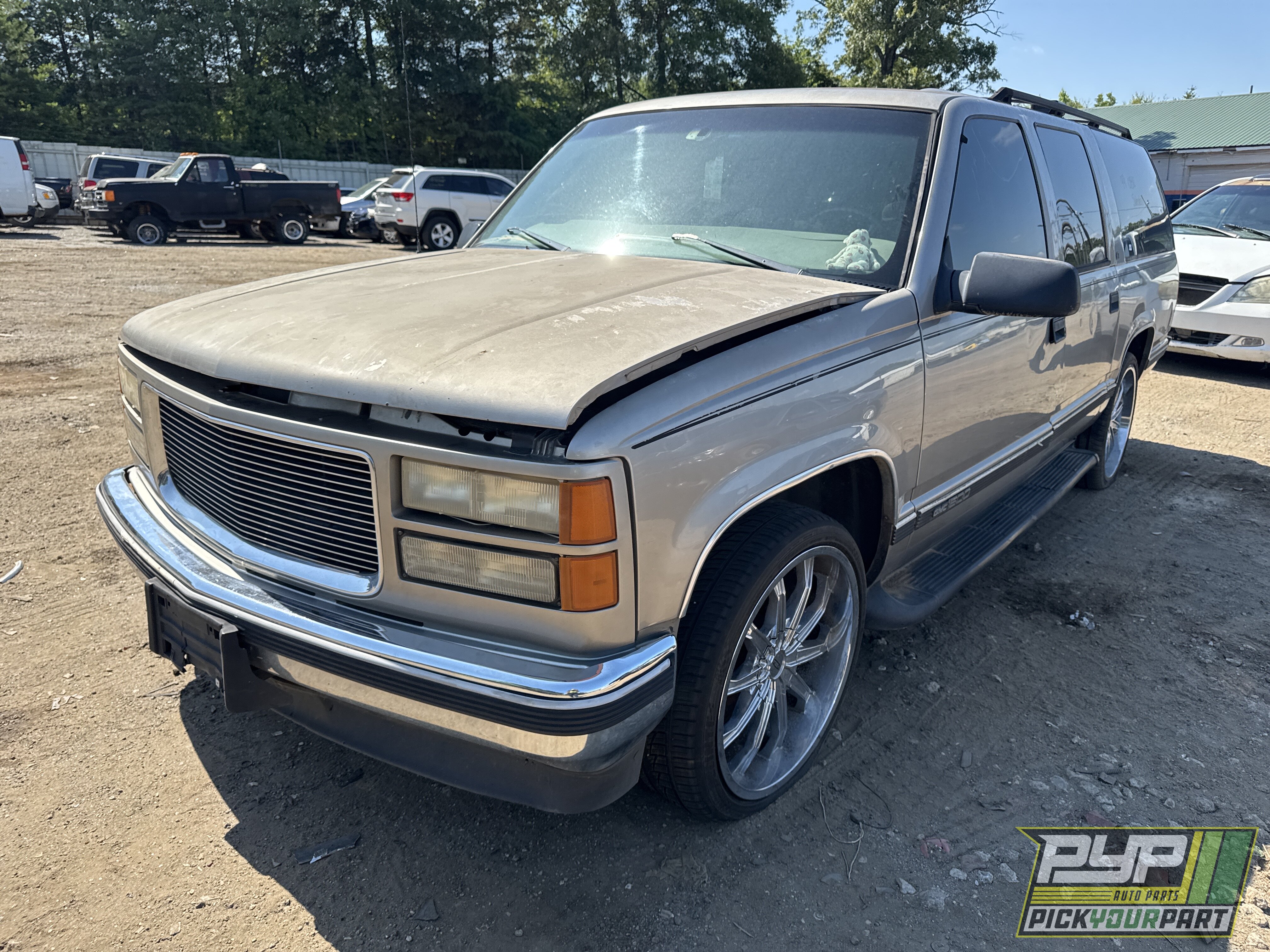 Photo of 1999 Gmc C1500 Suburban