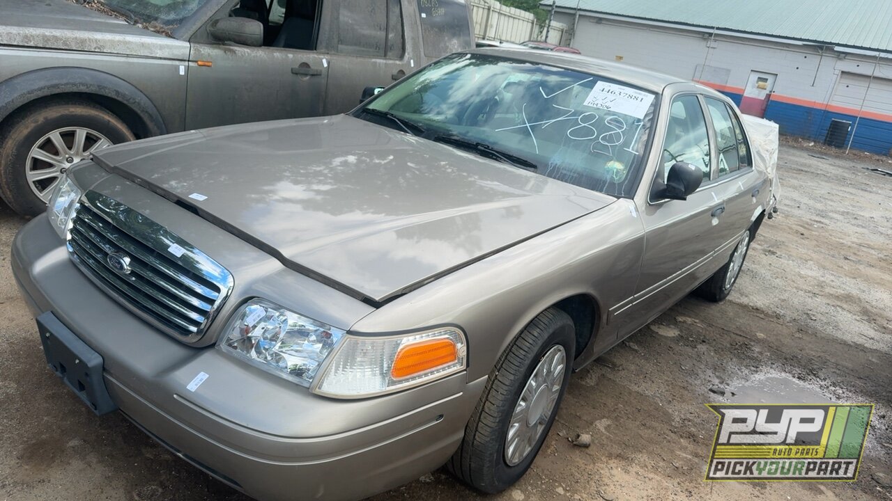 Photo of 2004 Ford Crown Victoria