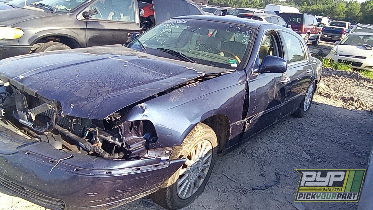 Photo of 2003 Lincoln Town Car