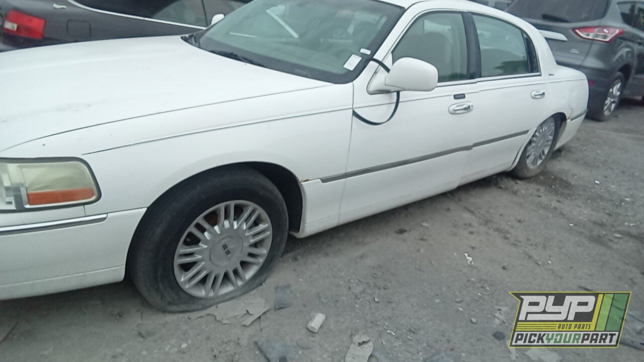 Photo of 2003 Lincoln Town Car