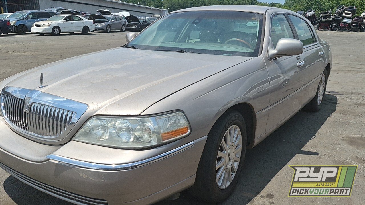 Photo of 2003 Lincoln Town Car