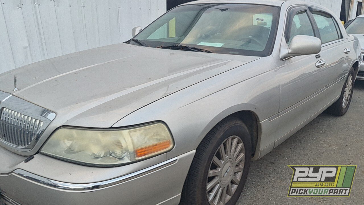 Photo of 2005 Lincoln Town Car