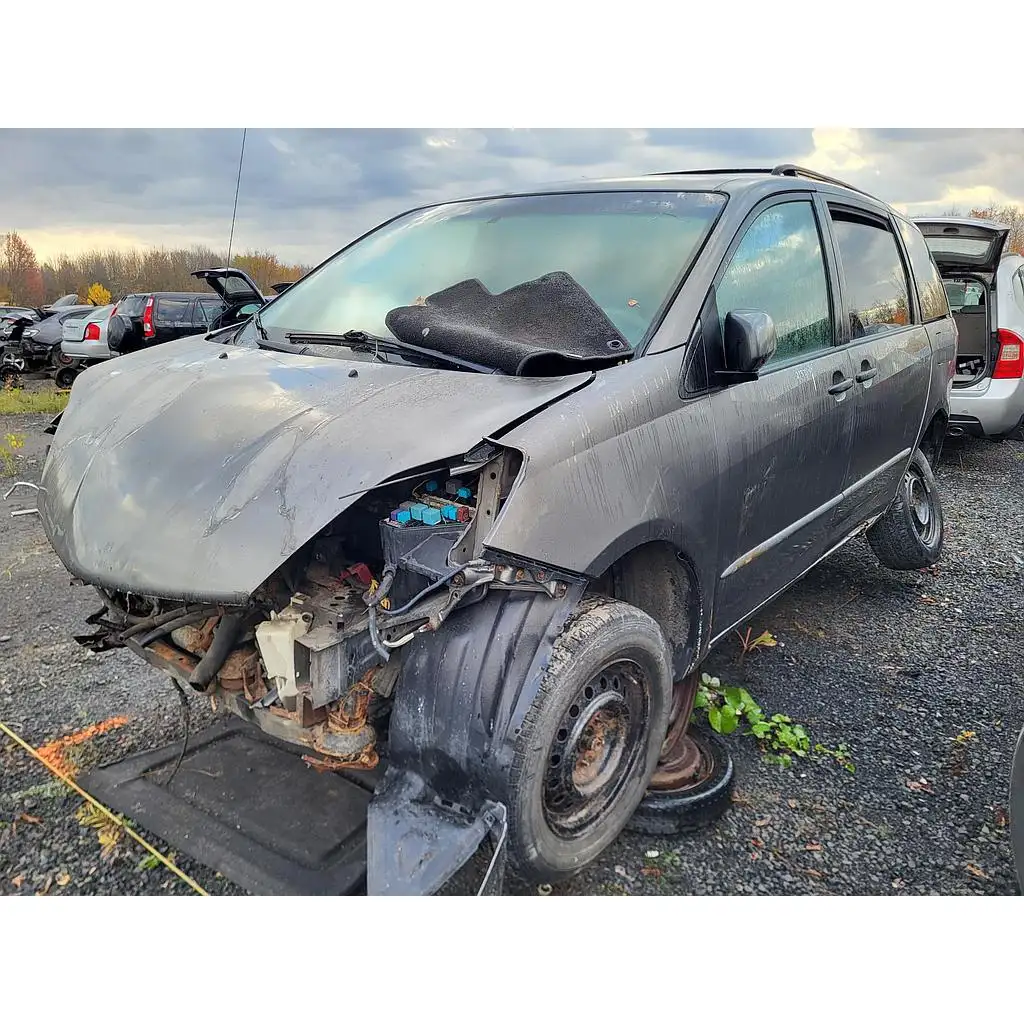 Photo of 2004 Toyota Sienna