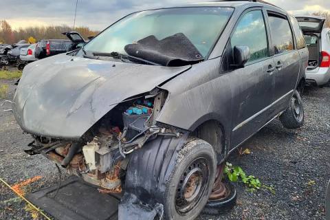 Photo of 2004 Toyota Sienna