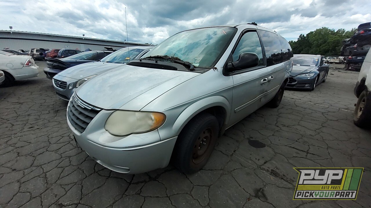 Photo of 2005 Chrysler Town & Country